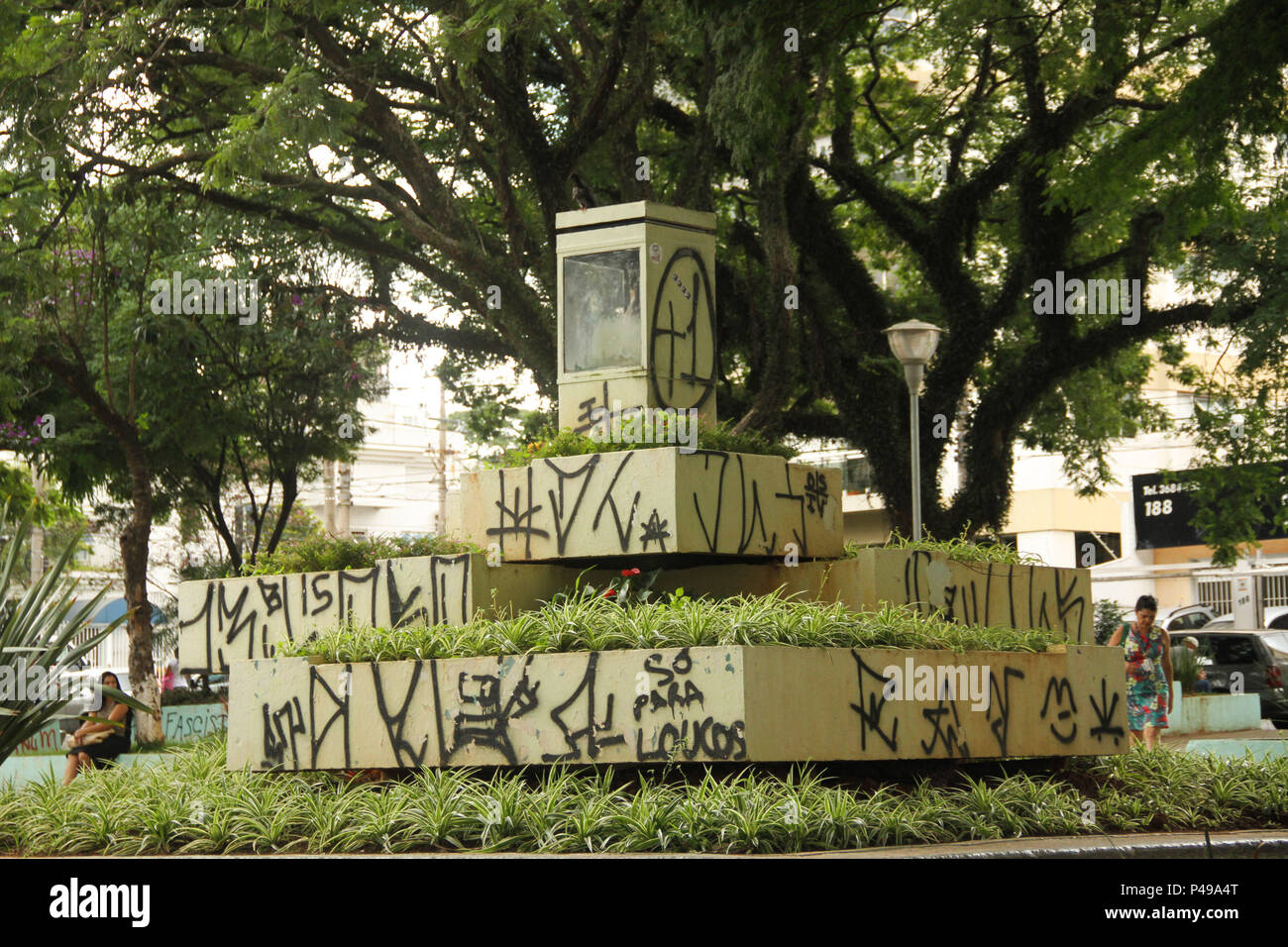 OSASCO, SP - 02/03/2015: PICHAÇÃO DE PRAÇA PÚBLICA. MUNICIPIO DE OSASCO SP - (Foto: Celio Coscia / Fotoarena) Foto Stock