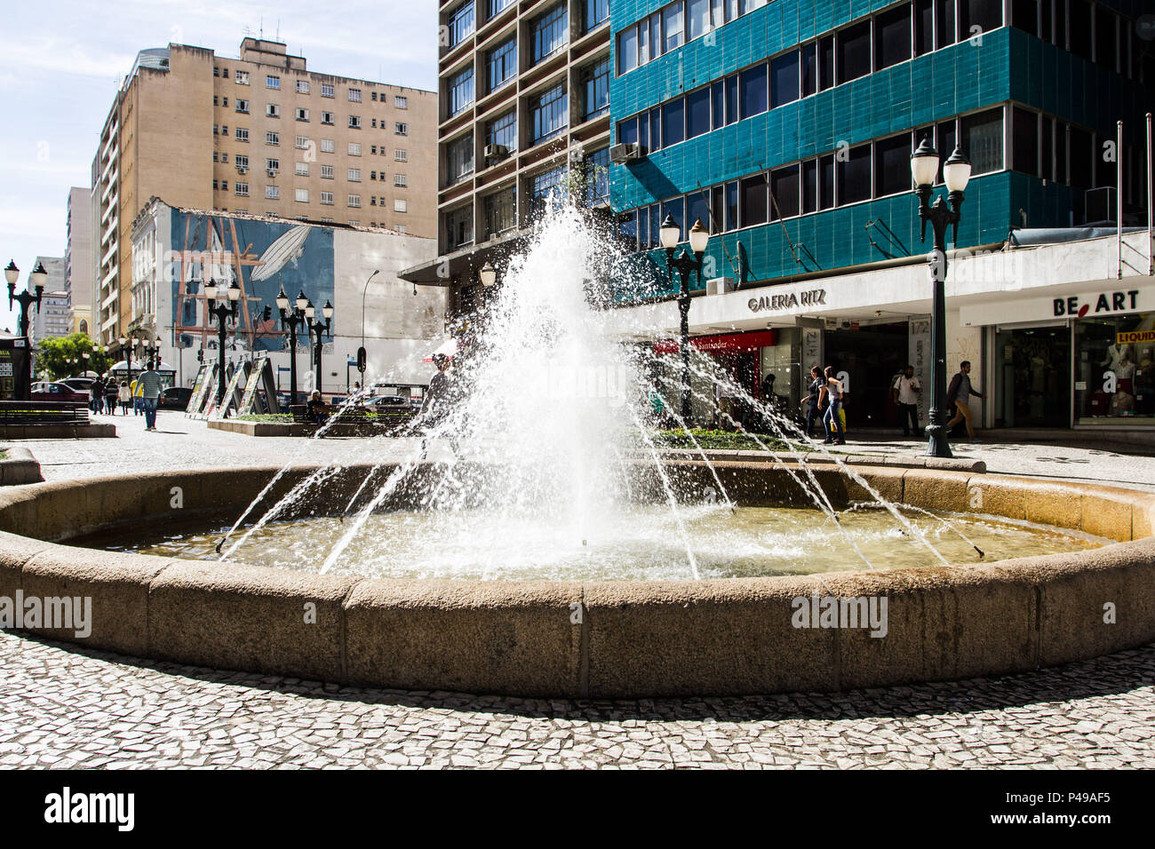 CURITIBA, PR - 11.04.2015: Centro da Cidade de Curitiba - Rua XV de Novembro, o primeiro calçadão do Brasil. (Foto: Ricardo Ribas / Fotoarena) Foto Stock