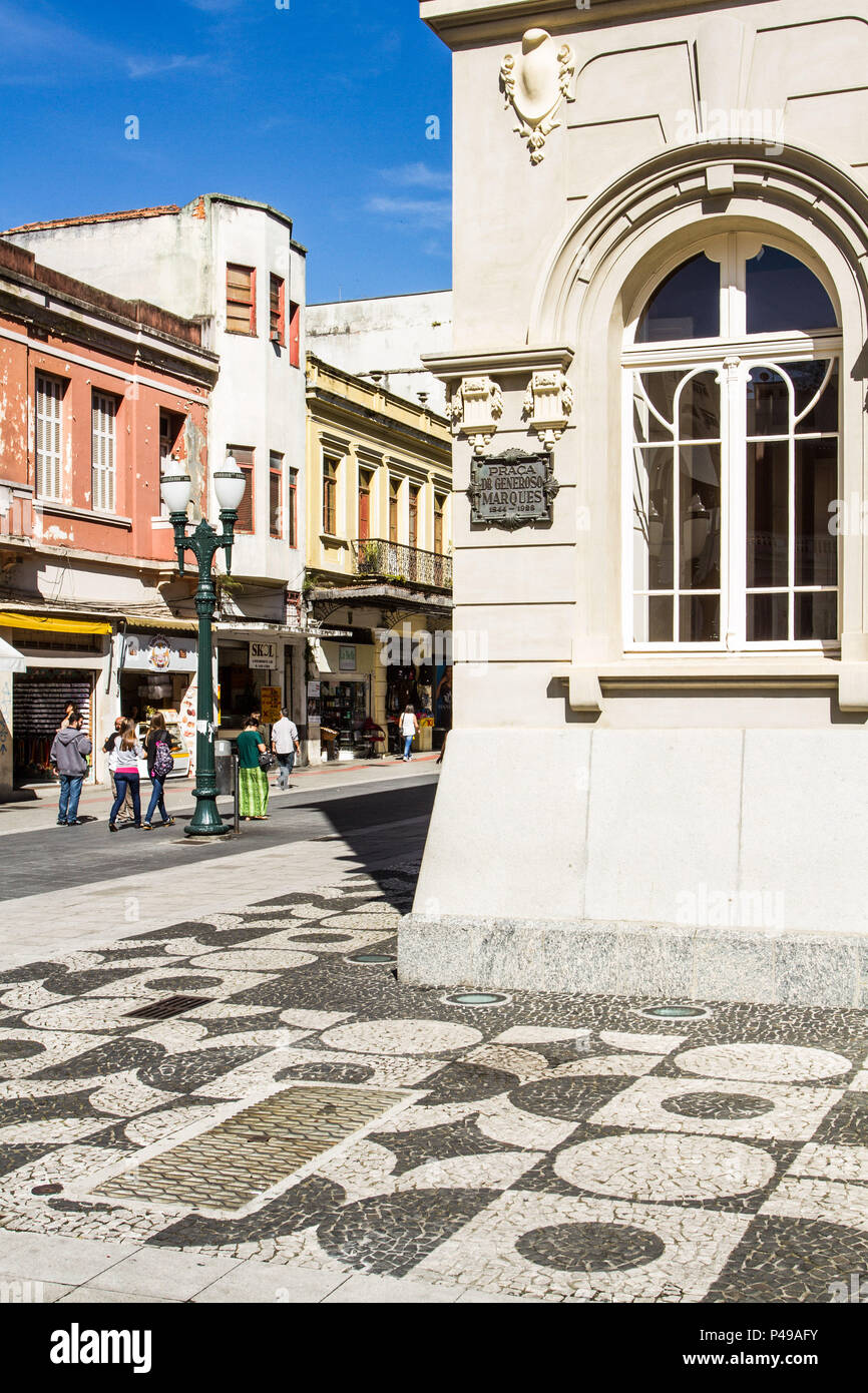 CURITIBA, PR - 11.04.2015: Centro da Cidade de Curitiba - Calçadão na Praça Generoso Marques. (Foto: Ricardo Ribas / Fotoarena) Foto Stock