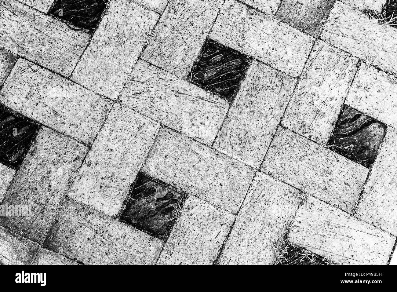 Mattoni e art deco piastrelle ceramiche formano un disegno geometrico in anfiteatro di Bascom Lamar Lundsford tappa nel Pack Square Park, Asheville NC, Stati Uniti d'America Foto Stock
