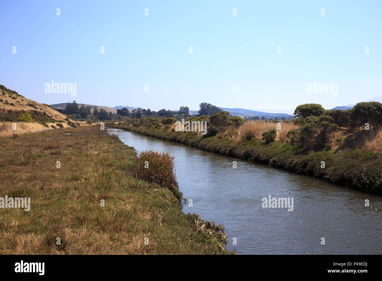 Per via navigabile che conduce a Tomales Bay di Point Reyes National Seashore in una giornata di sole Foto Stock