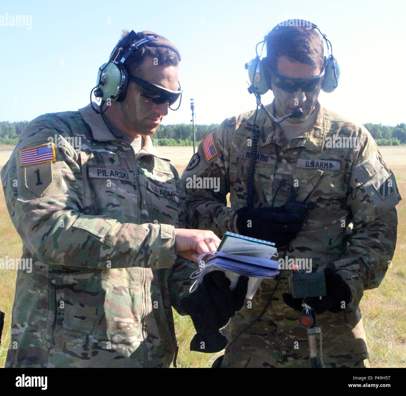 I soldati della decima battaglione tecnico di preparare un'ombra dei velivoli senza pilota per il sistema di lancio a Drawsko Pomorskie Area Formazione, Polonia 10 Giugno a sostegno dell'esercizio Anakonda 16. I soldati hanno fatto storia, diventando il primo usa unità militari a volare un'ombra dei velivoli senza pilota sistema in Polonia. (Foto di Spc. Ryan Tatum) Foto Stock