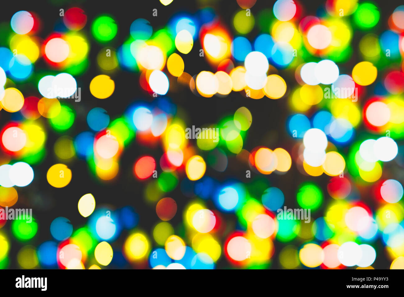 Un mix di colore colorato la sfocatura bokeh. La vita notturna vivace sfocata colori notte. Foto Stock