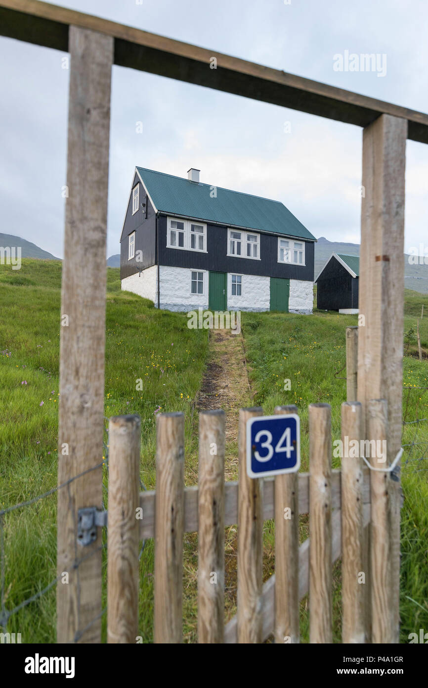 Case tipiche, Nordskali, Eysturoy isola, isole Faerøer, Danimarca Foto Stock