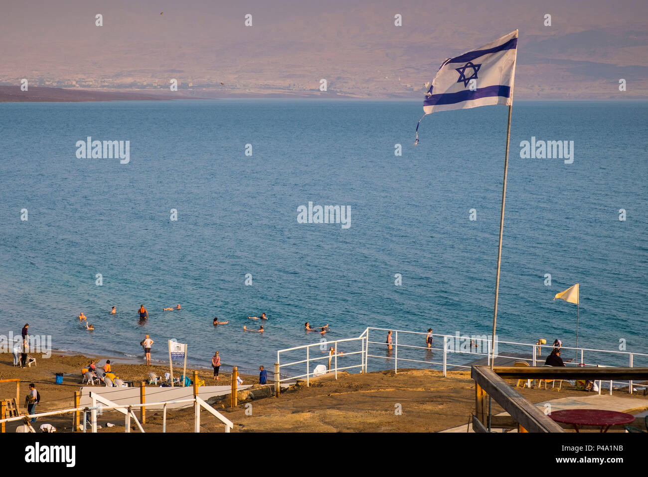 Bandiera israeliana, Nord Mar Morto, West Bank, Palestina Foto Stock