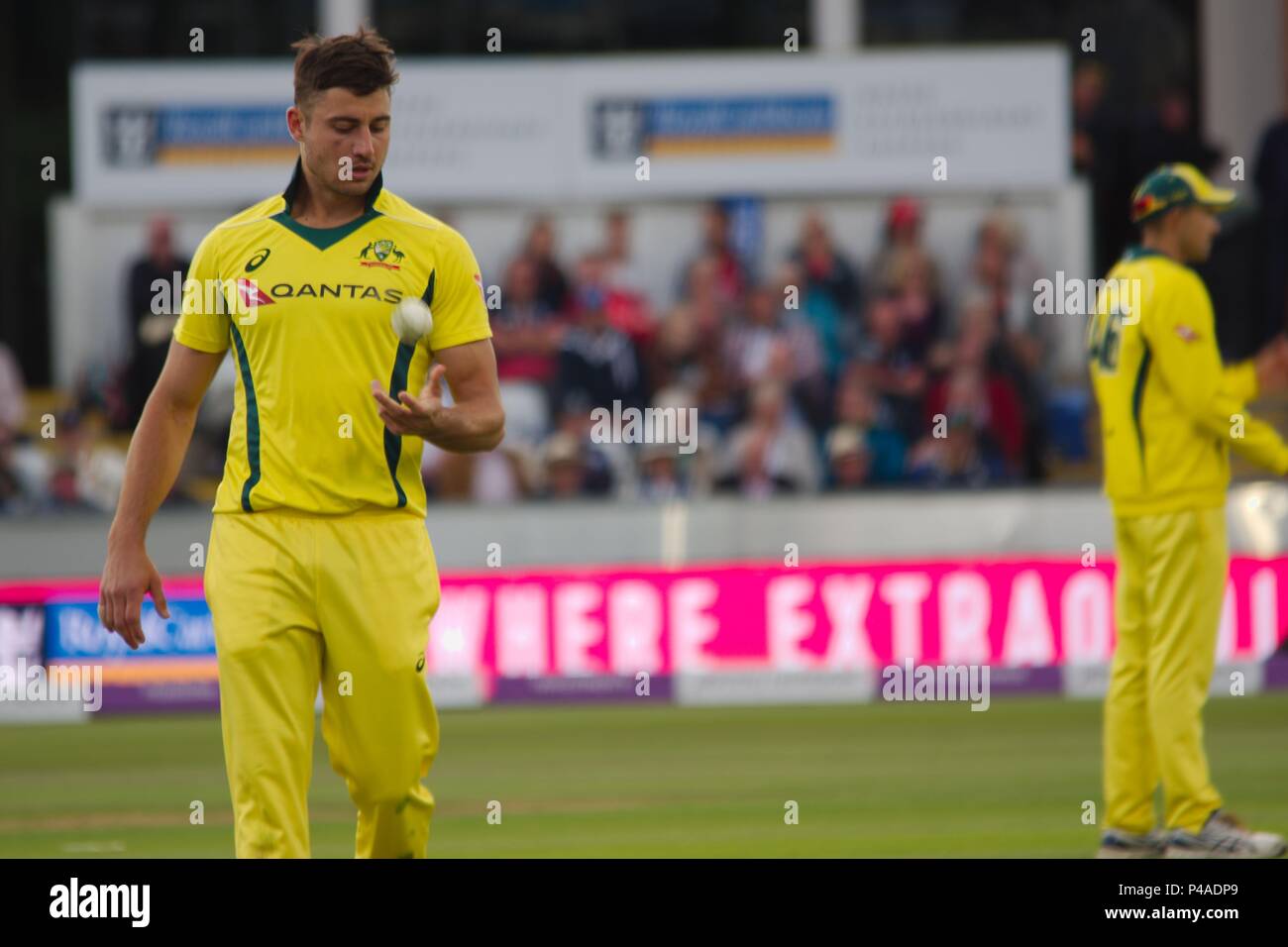 Crydon, Inghilterra 21 Giugno 2018. Marcus Stoinis giri alla fine della sua corsa di ciotola per Australia contro l'Inghilterra nel quarto ODI in Emirates Riverside. Credito: Colin Edwards/Alamy Live News. Foto Stock