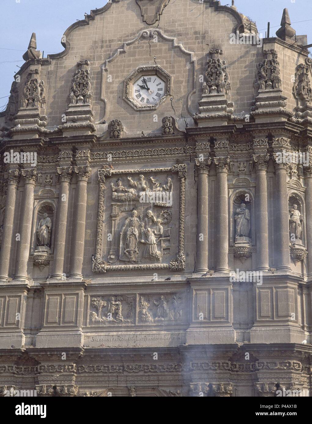 FACHADA DE LA ANTIGUA BASILICA DE GUADALLUPE CONSTRUCCION DE 1695-1709. Autore: Pedro de Arrieta (d. 1738). Posizione: Villa Guadalupe, A CITTÀ DEL MESSICO. Foto Stock