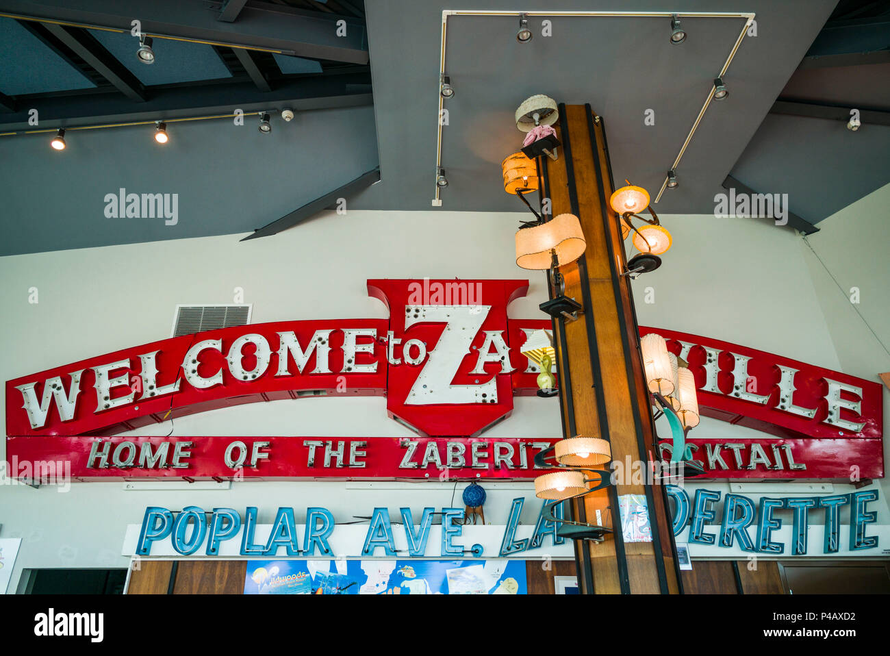 Stati Uniti d'America, New Jersey, il Jersey Shore, Wildwoods, anni cinquanta-ser Doo-Wop architettura, Camera di Commercio, collezione di antiche insegne al neon Foto Stock