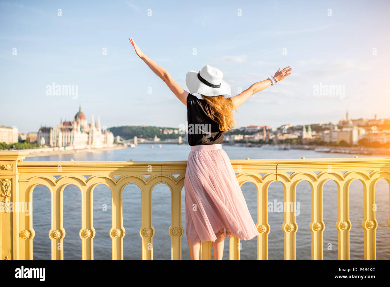 Donna che viaggia a Budapest Foto Stock