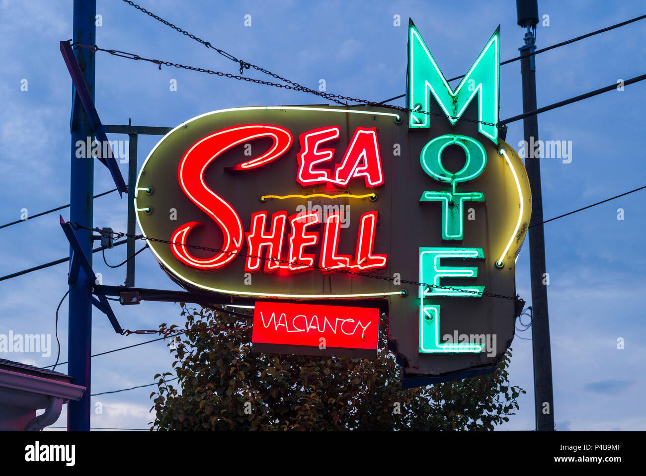 Stati Uniti d'America, New Jersey, il Jersey Shore, Wildwoods, anni cinquanta-ser Doo-Wop architettura, insegna al neon, conchiglia di mare Motel Foto Stock