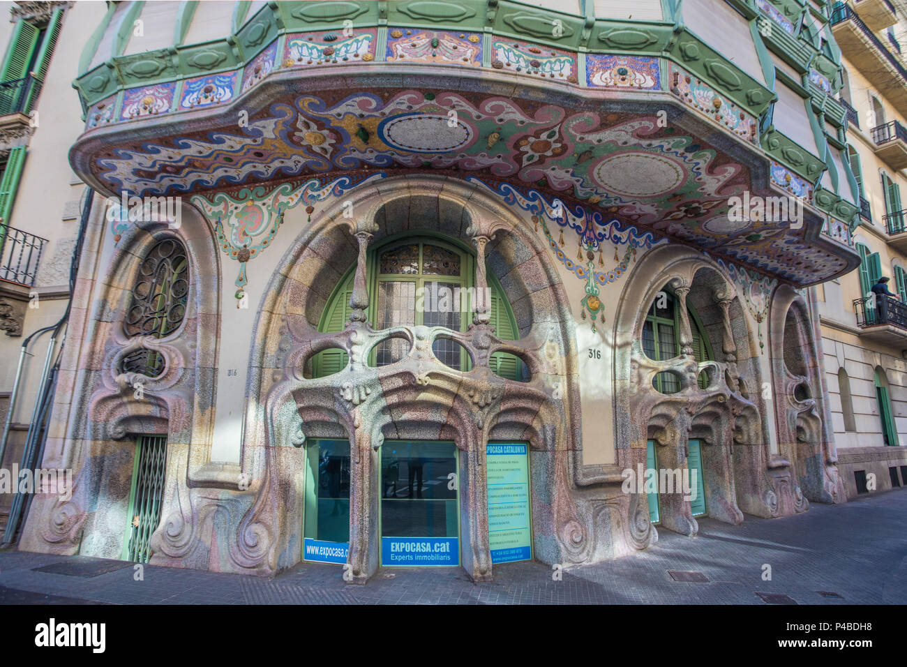 La città di Barcellona, Casa Comalat, dettaglio, architettura modernista, Spagna Foto Stock