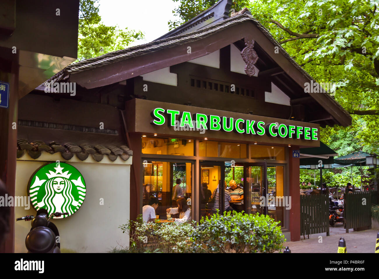 Yangzhou, Jiangsu/Cina - apr. 22, 2018: caffè Starbucks store di diramazione in Yangzhou, Cina. Foto Stock