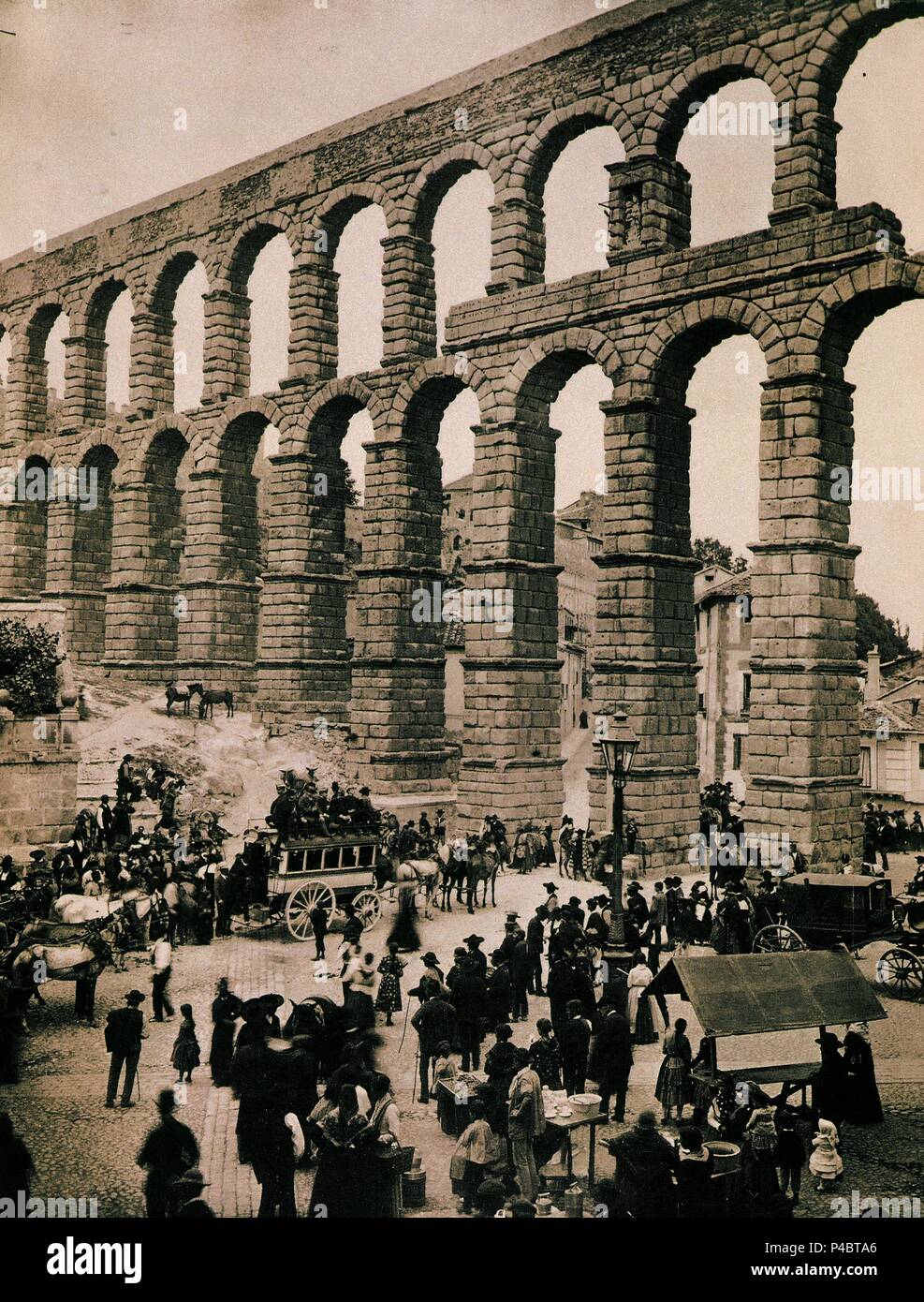 SALIDA DE DILIGENCIA BAJO ACUEDUCTO SEGOVIA - 1885. Autore: Lucien Levy (XIX sec.). Foto Stock