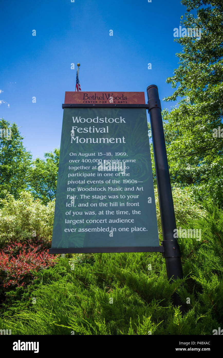 Stati Uniti d'America, New York, Catskill Mountains, Bethel, sito del 1969 Festival di Woodstock, Festival di Woodstock monumento Foto Stock