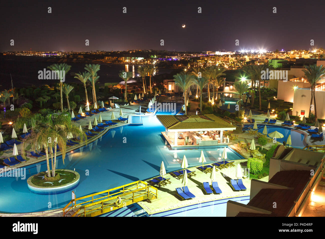 Vista notturna della piscina, il mar Rosso e l'hotel Siva Sharm di Sharm El Sheikh Novembre 03, 2016 Foto Stock