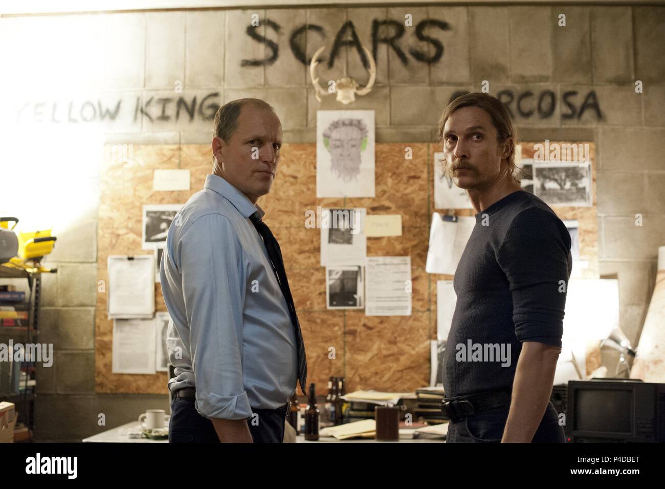 Pellicola originale titolo: vero detective. Titolo inglese: vero detective. Regista: CARY FUKUNAGA. Anno: 2014. Stelle: MATTHEW MCCONAUGHEY; Woody Harrelson. Credito: HBO / Album Foto Stock