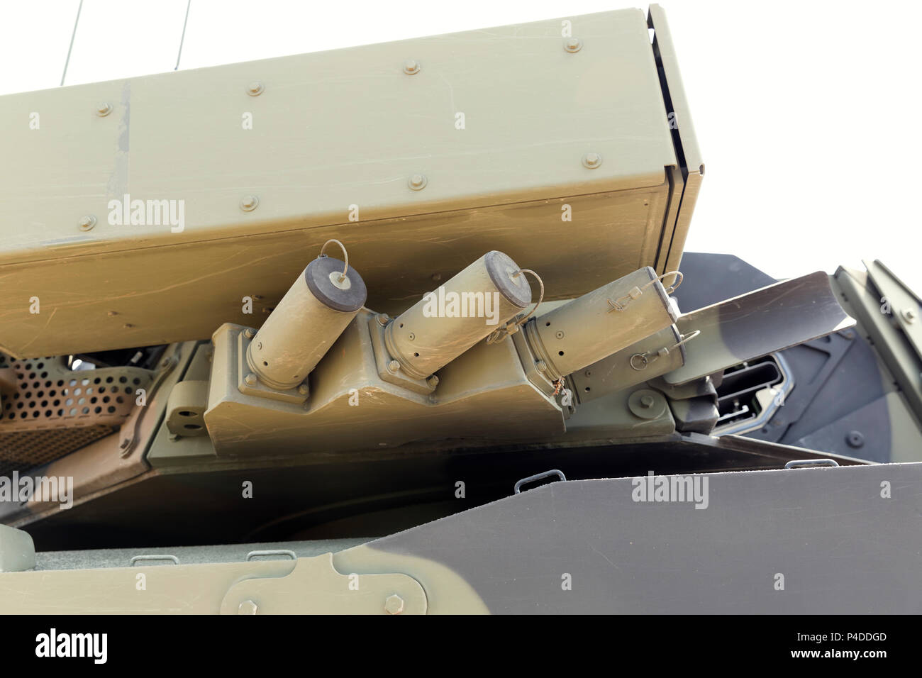 Pesanti Attrezzature militari mostra. Serbatoio dell'esercito con pistole Foto Stock
