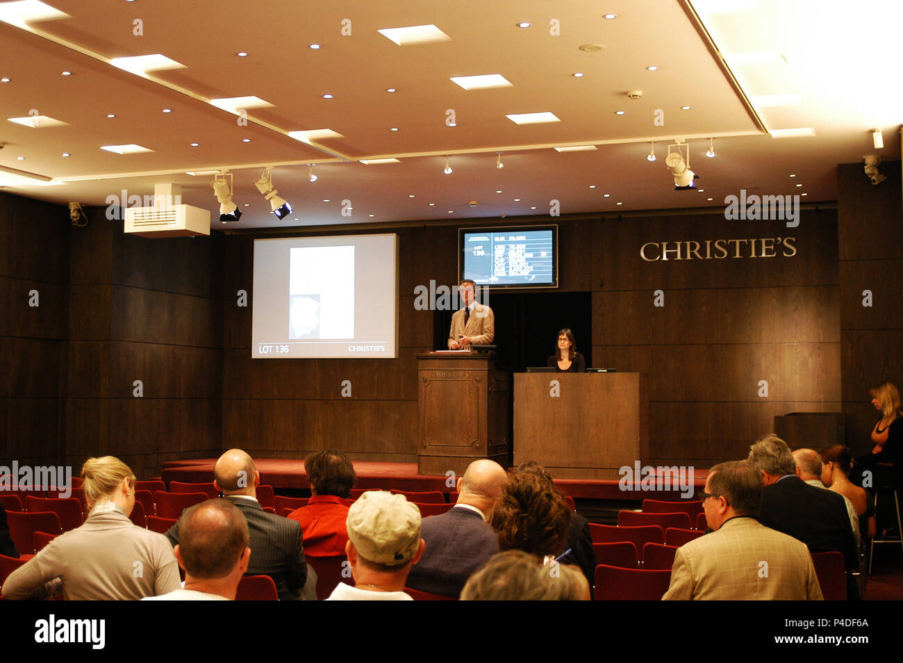 FRANCIA/ PARIGI/ HOTEL DES VENTES DE CHRISTIE'S LE 25/06/2009 LE LETTERE D'AMORE DI EDITH PIAF SONO STATE SELLED A CHRISTIE'S - ELLES ONT ETE VENDUES AUX ENCHERES A L HOTEL DES VENTES DE CHRISTIE'S AU PRIX DE 67 000 EURO. Foto Stock