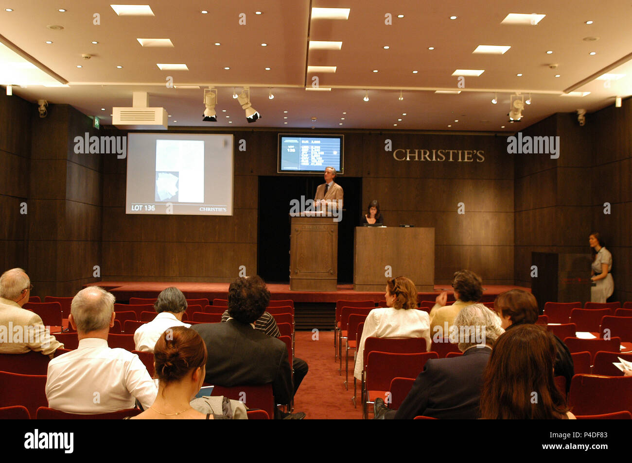 FRANCIA/ PARIGI/ HOTEL DES VENTES DE CHRISTIE'S LE 25/06/2009 LE LETTERE D'AMORE DI EDITH PIAF SONO STATE SELLED A CHRISTIE'S - ELLES ONT ETE VENDUES AUX ENCHERES A L HOTEL DES VENTES DE CHRISTIE'S AU PRIX DE 67 000 EURO. Foto Stock