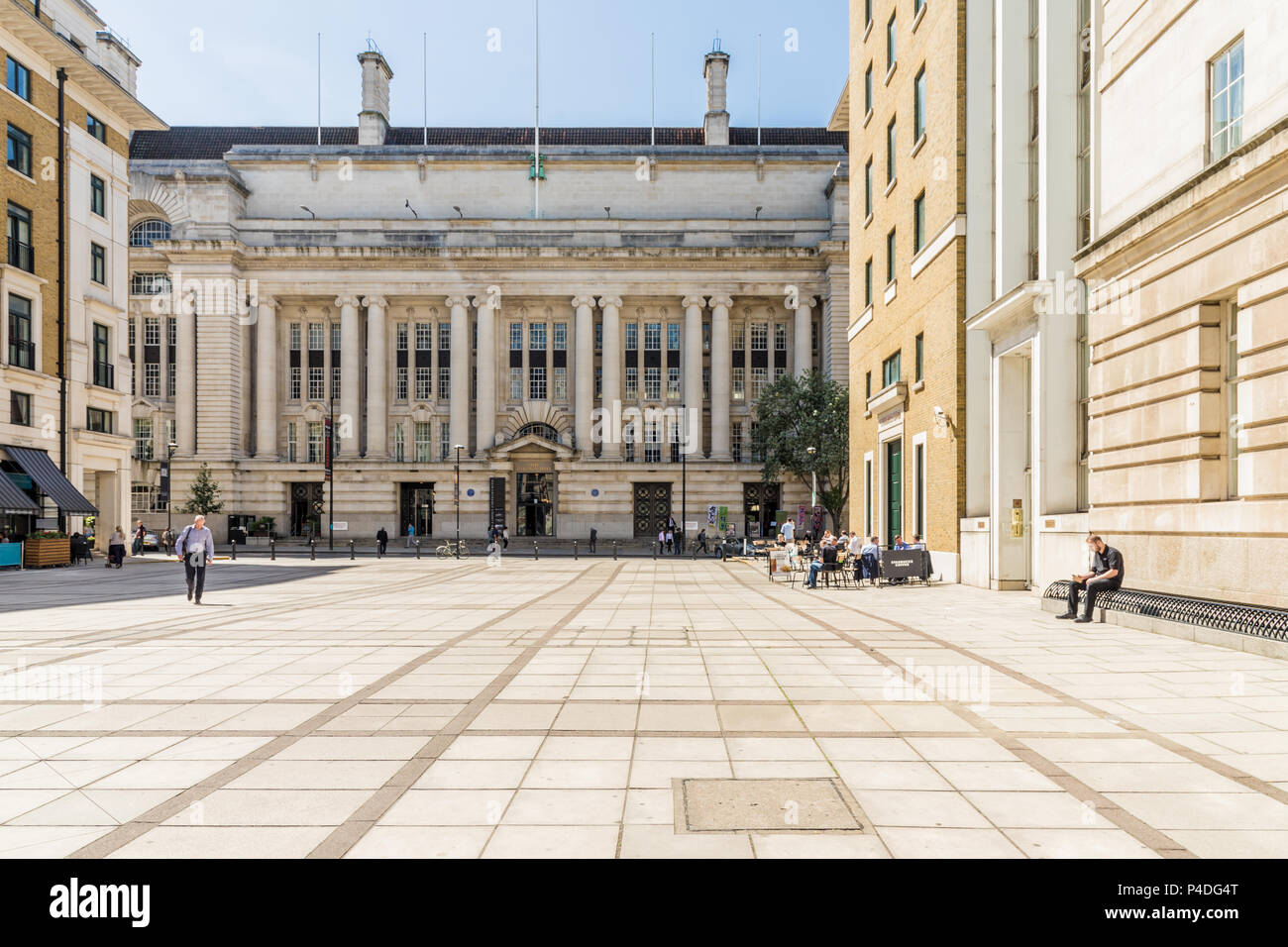 Londra. Giugno 2018. Una vista del Forum Piazza Magnum lungo il South Bank di Londra Foto Stock