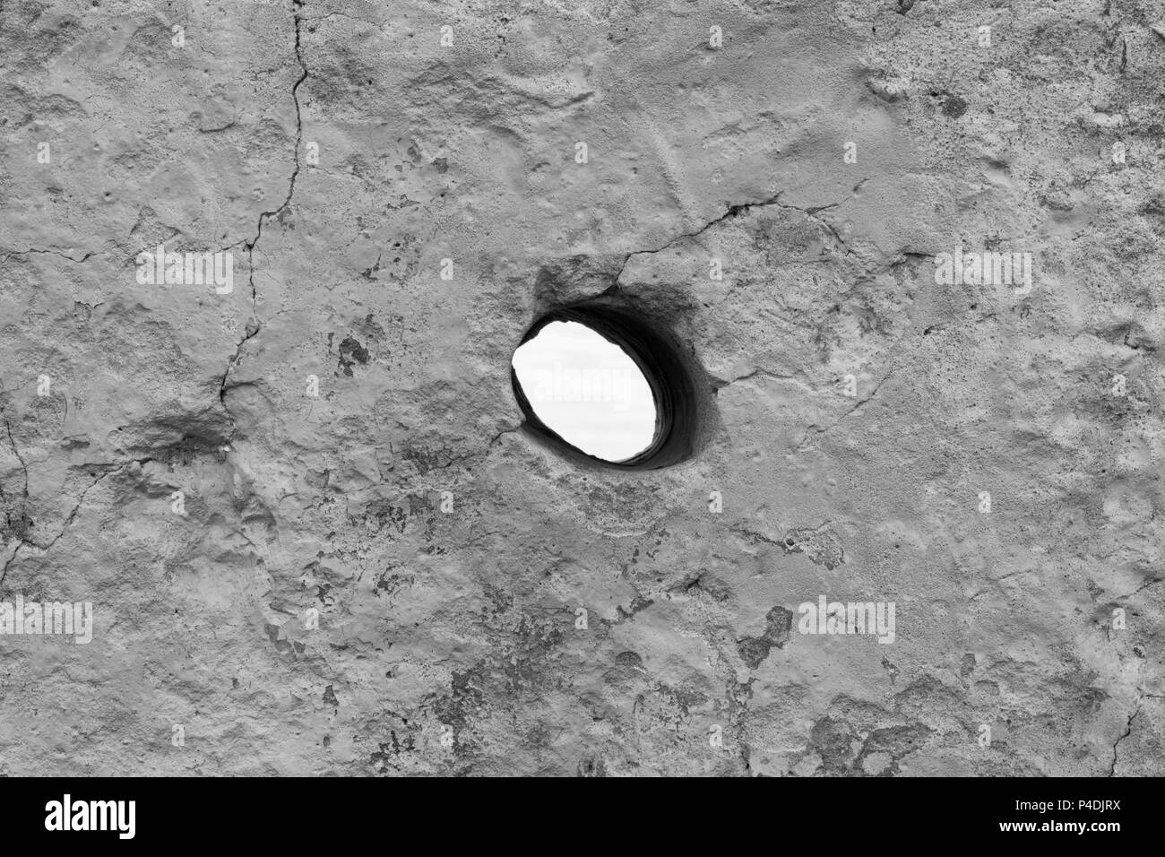 Foro nel calcestruzzo foto in bianco e nero Foto Stock