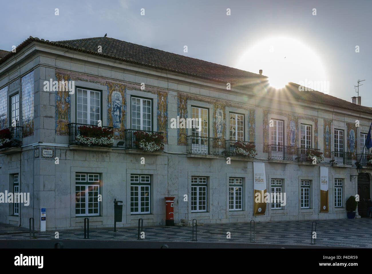 Town Hall decorata con azulejos, noto come piastrelle portoghesi e i simboli religiosi Foto Stock