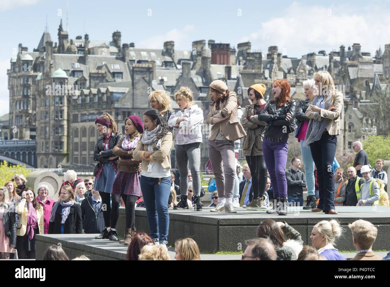 Pellicola originale Titolo: Sunshine su Leith. Titolo inglese: Sunshine su Leith. Regista: DEXTER Fletcher. Anno: 2013. Credit: nero cammello foto/film di DNA / Album Foto Stock