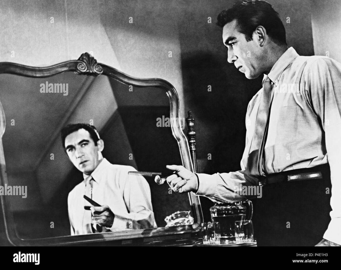 Pellicola originale titolo: LA LUNGA ATTESA. Titolo italiano: la lunga attesa. Regista: VICTOR SAVILLE. Anno: 1954. Stelle: Anthony Quinn. Credito: United Artists / Album Foto Stock
