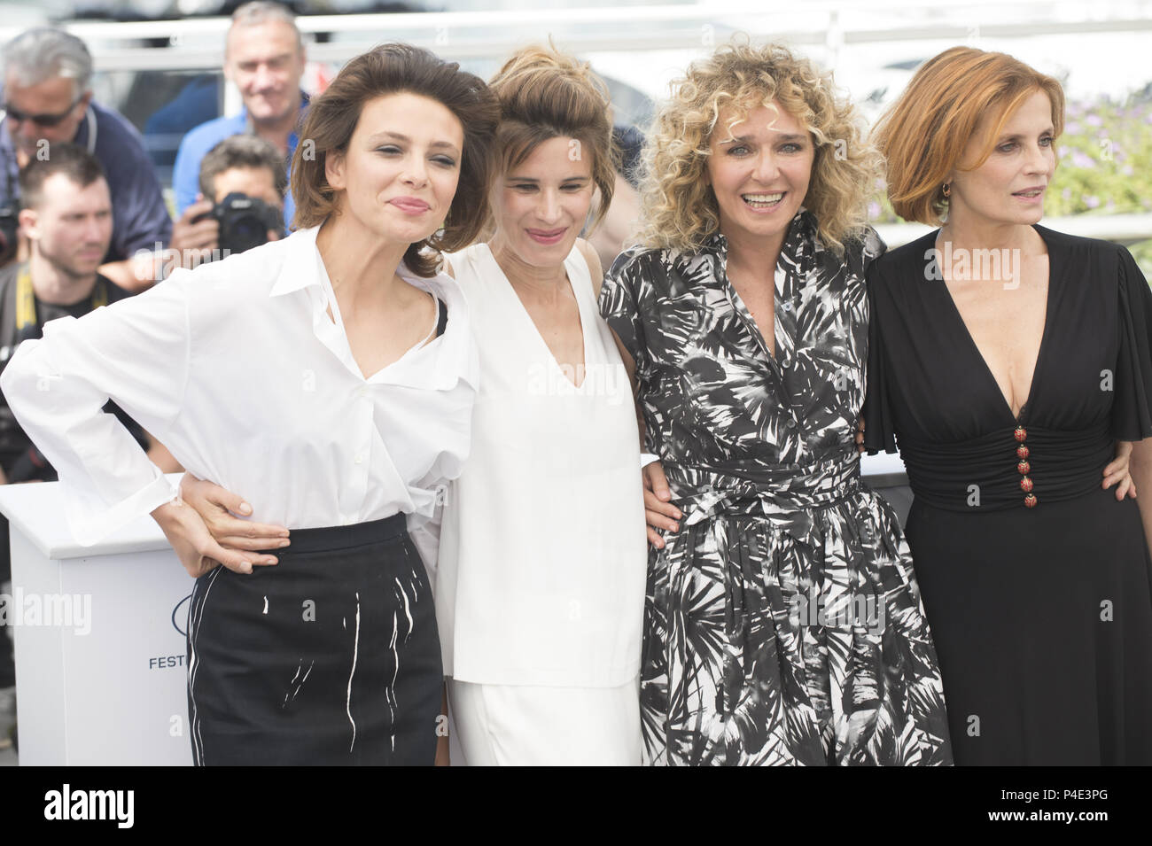 Settantunesima annuale di Cannes Film Festival - "Euforia - Photocall con:  Jasmine Trinca, Valentina Cervi, Valeria Golino, Isabella Ferrari dove:  Cannes, Francia Quando: 15 maggio 2018 Credit: Euan ciliegio/WENN Foto  stock - Alamy