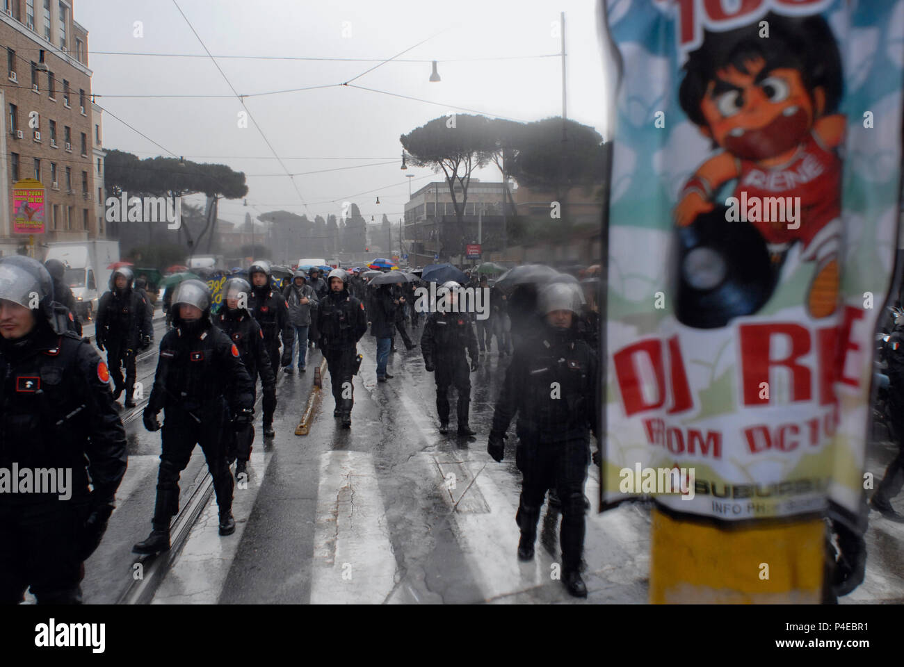 Monitor di polizia studente universitario protesta per anno accademico apertura, Pubblica Università " La Sapienza ". Roma Italia. Foto Stock