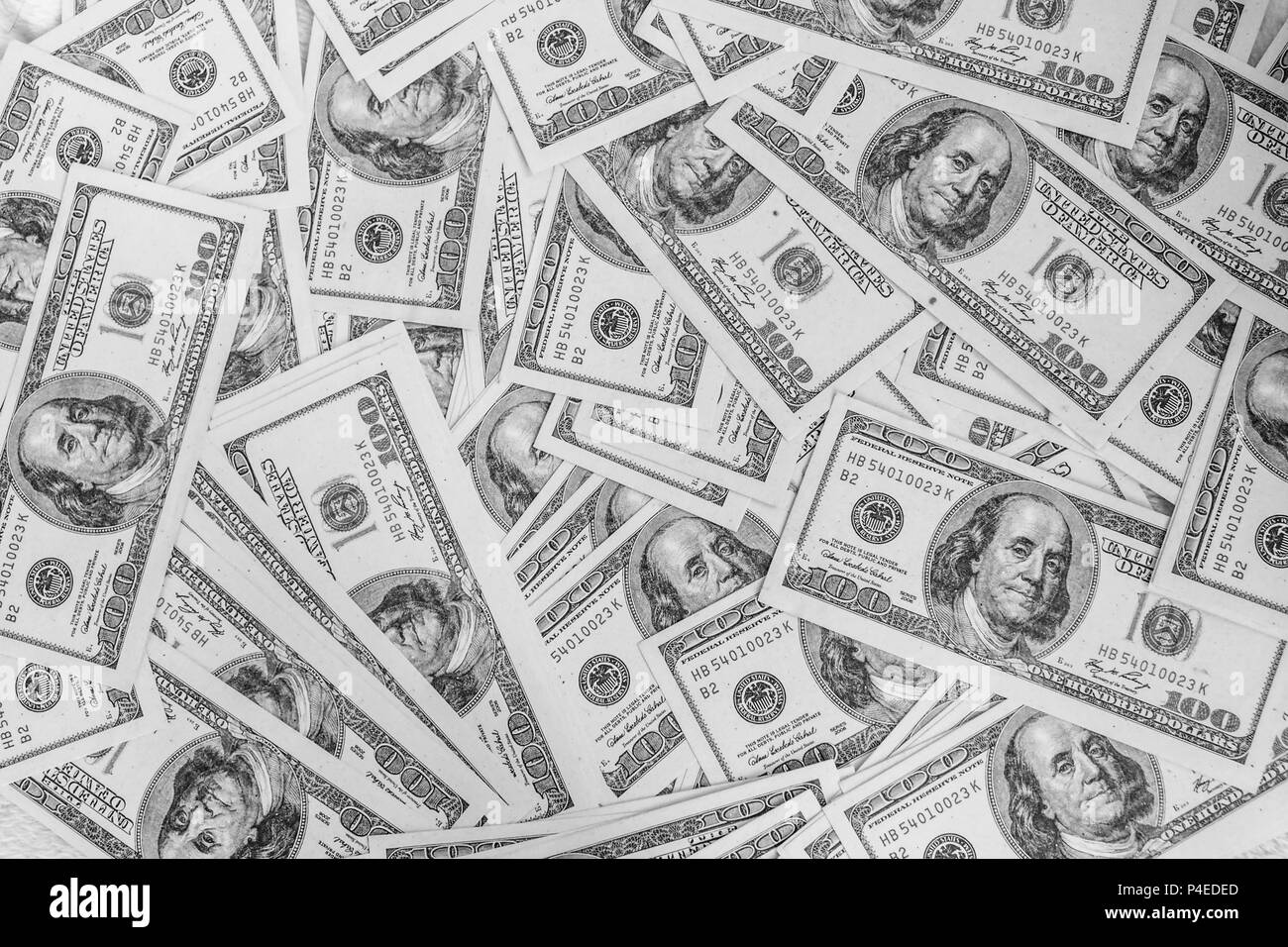 Una pila di un centinaio di dollari USA banconote degli Stati Uniti d'America. Contanti di centinaia di fatture del dollaro, dollar immagine di sfondo con alta resoluti Foto Stock