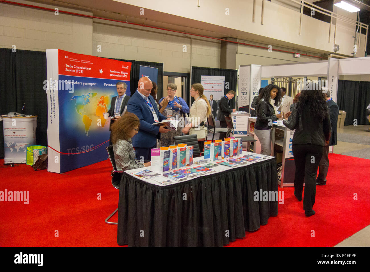 Lo sviluppo delle esportazioni in Canada (EDC), il commercio e i servizi Commissoners parte di affari globali in Canada, il governo del Canada. Global Petroleum Show, Stampede Foto Stock