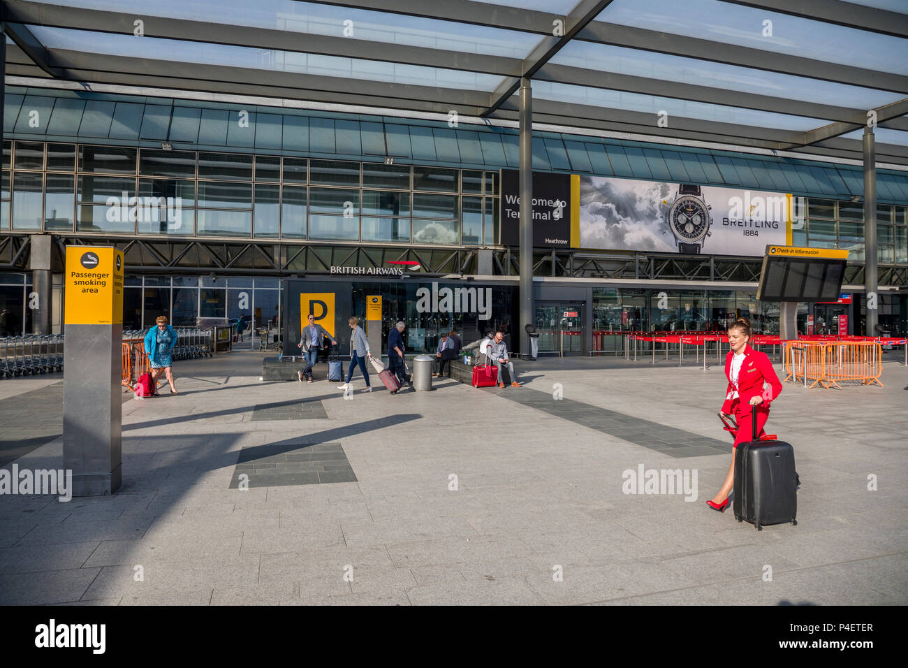 Ingresso al Terminal 3 di Heathrow, aeroporto di Londra, Regno Unito Foto Stock