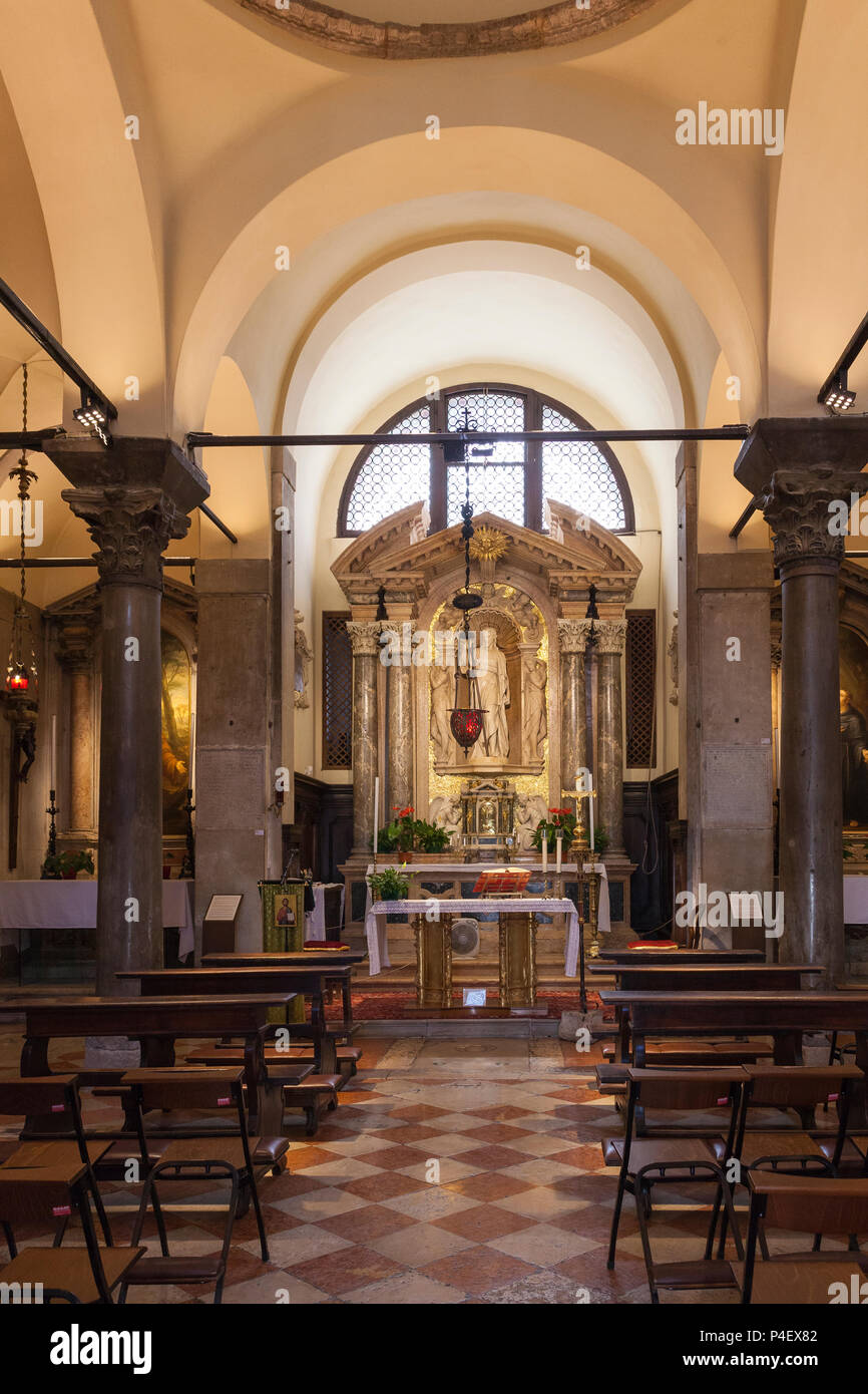 Interno della chiesa di San Giacomo, San Polo, Venezia, Veneto, Italia. Chiesa os San Giacomo o St James. Xii secolo Foto Stock