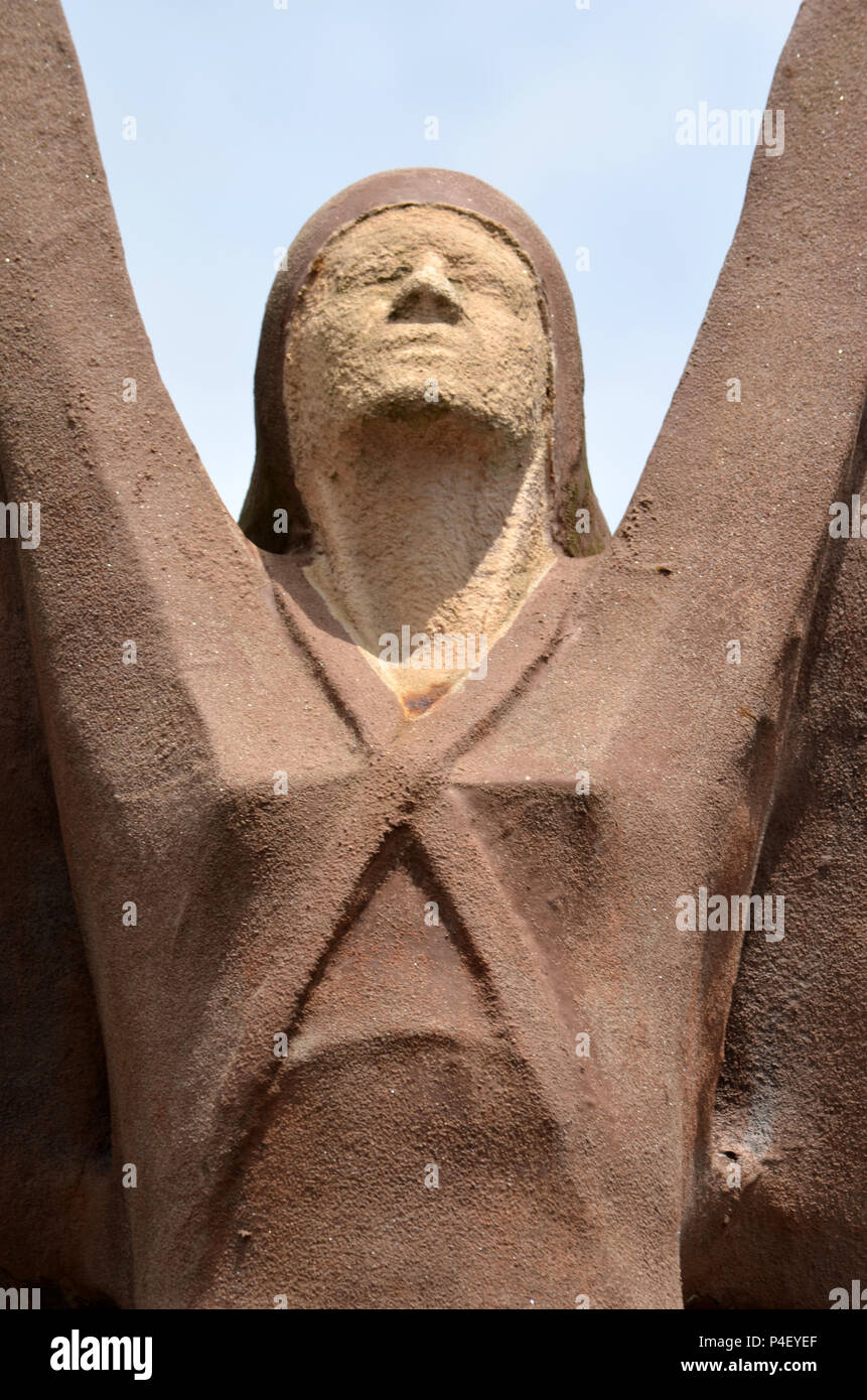 Meglio morire in piedi che vivere per sempre sulle tue ginocchia - Dolores Ibarruri (La Pasionaria) Statua giù dalla Clyde a Glasgow Foto Stock