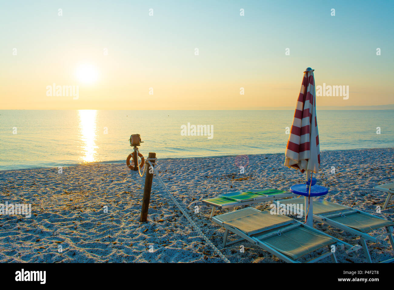Tramonto Sulla Spiaggia Di Le Saline Vicino A Stintino In