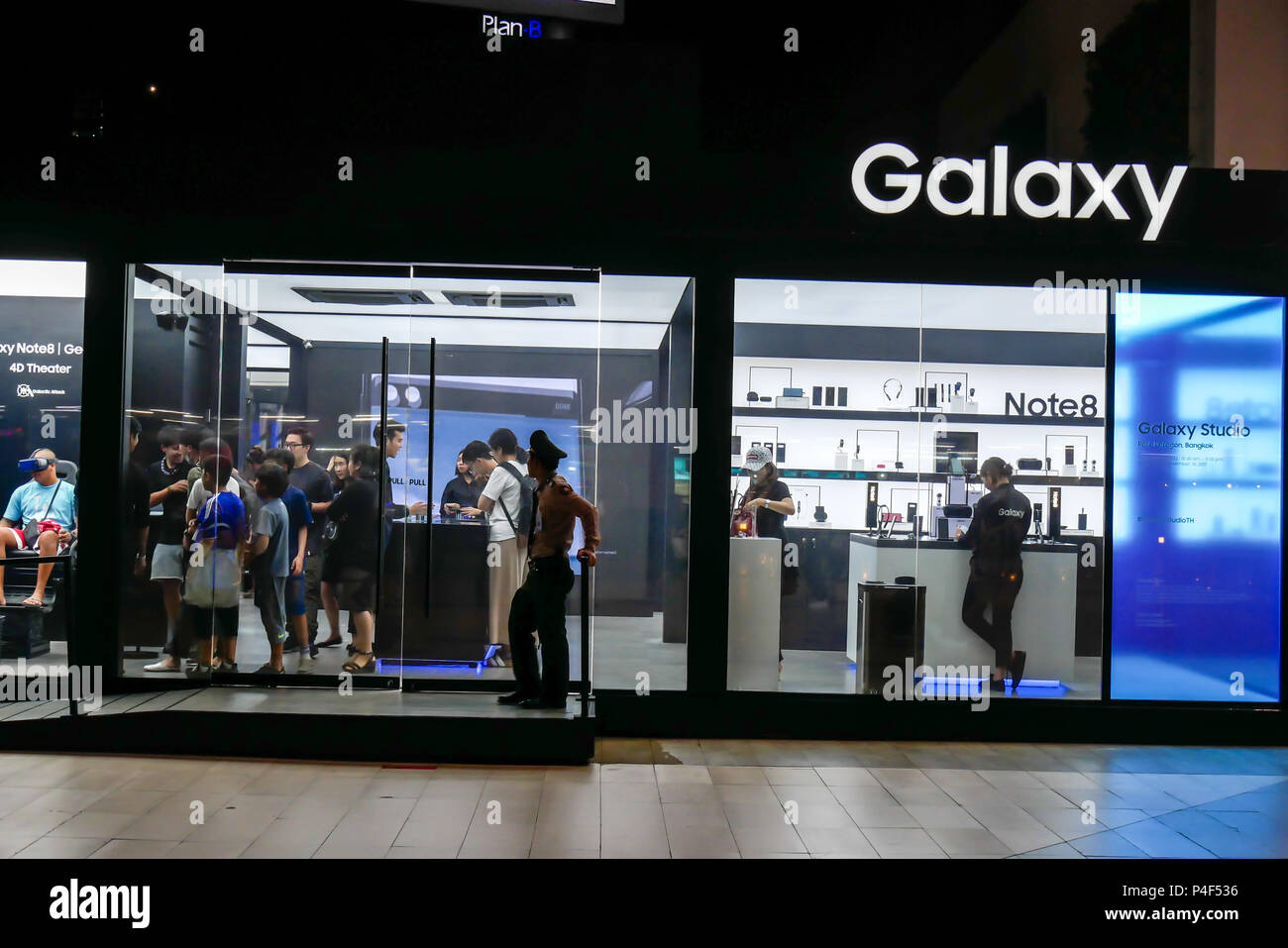 BANGKOK, Tailandia - 25 ottobre 2017: Samsung Galaxy Studio con il concetto di "fare grandi cose' per mostrare a nuove tecnologie di prodotti Samsung presso il Parc Pa Foto Stock
