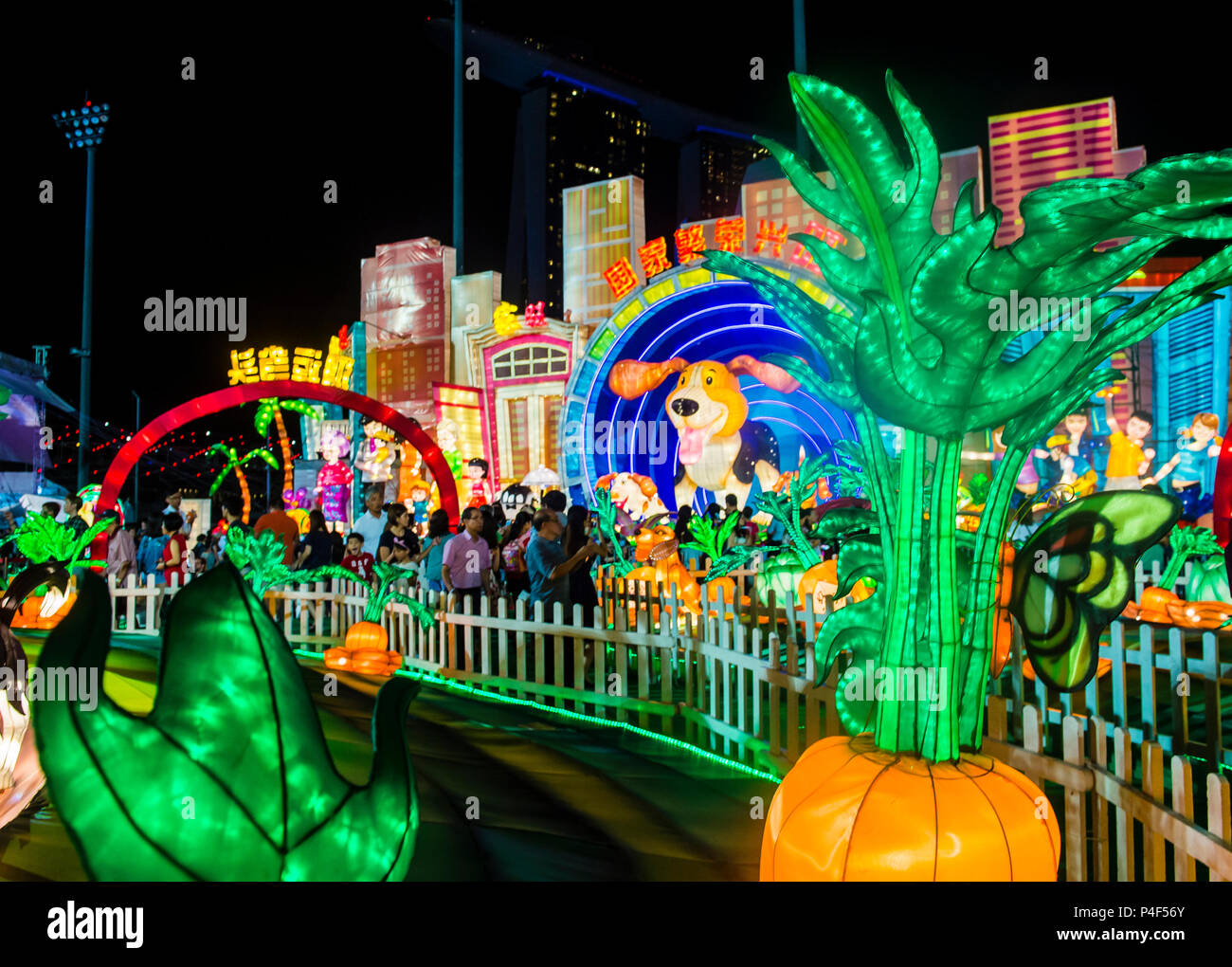 L'anno della celebrazione del cane Lanterna al fiume Hongbao a Singapore Foto Stock