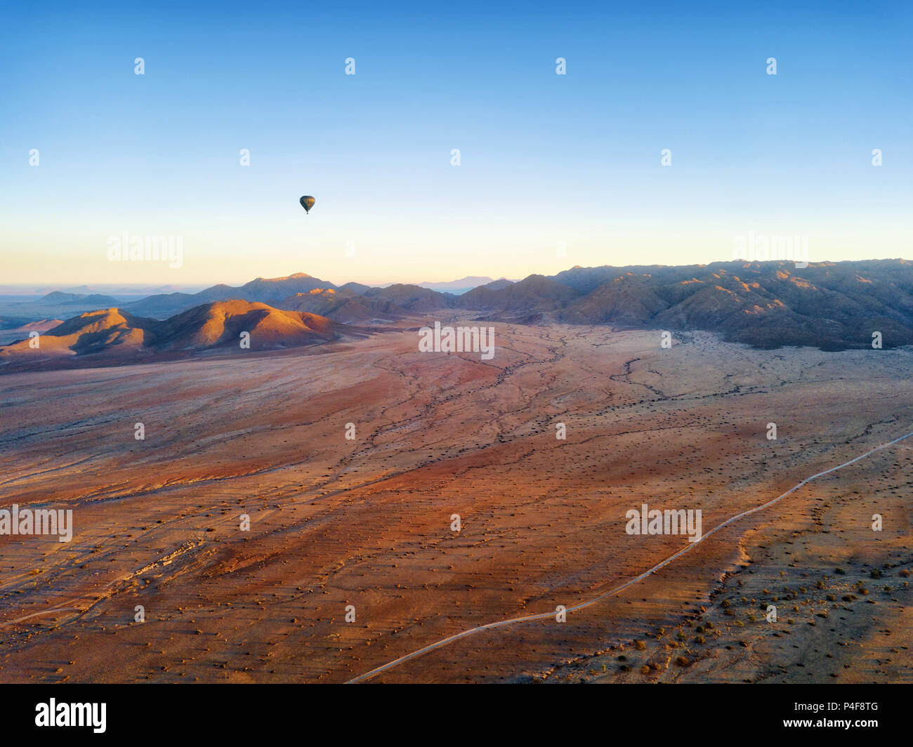 In mongolfiera ad aria calda sopra il Deserto Namibiano adottate nel gennaio 2018 Foto Stock