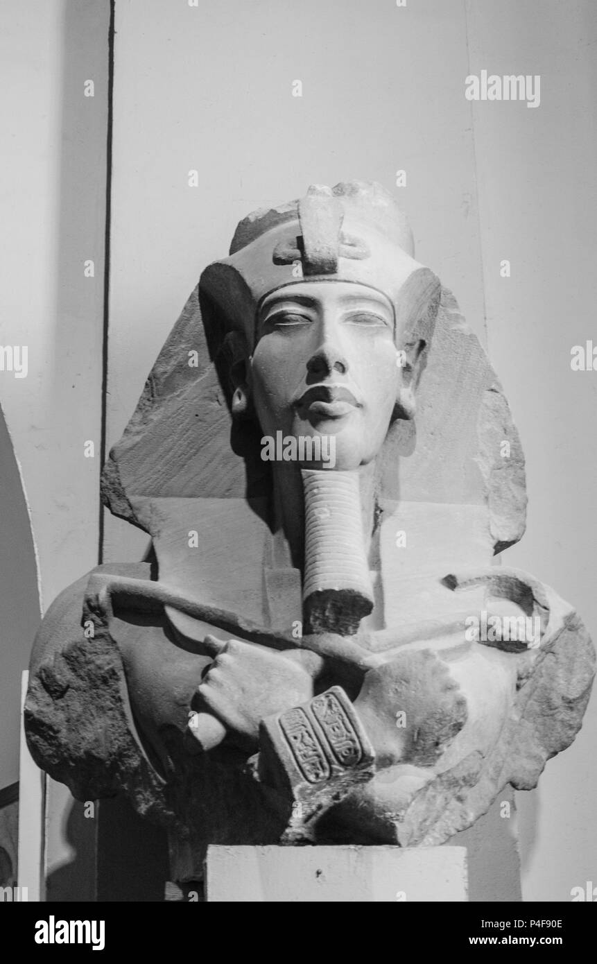 Una statua del faraone Akhenaten (Amenhotep IV) - antica egiziana, Museo Egizio del Cairo Foto Stock