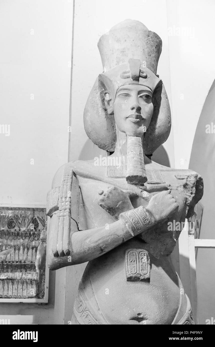 Una statua del faraone Akhenaten (Amenhotep IV) - antica egiziana, Museo Egizio del Cairo Foto Stock