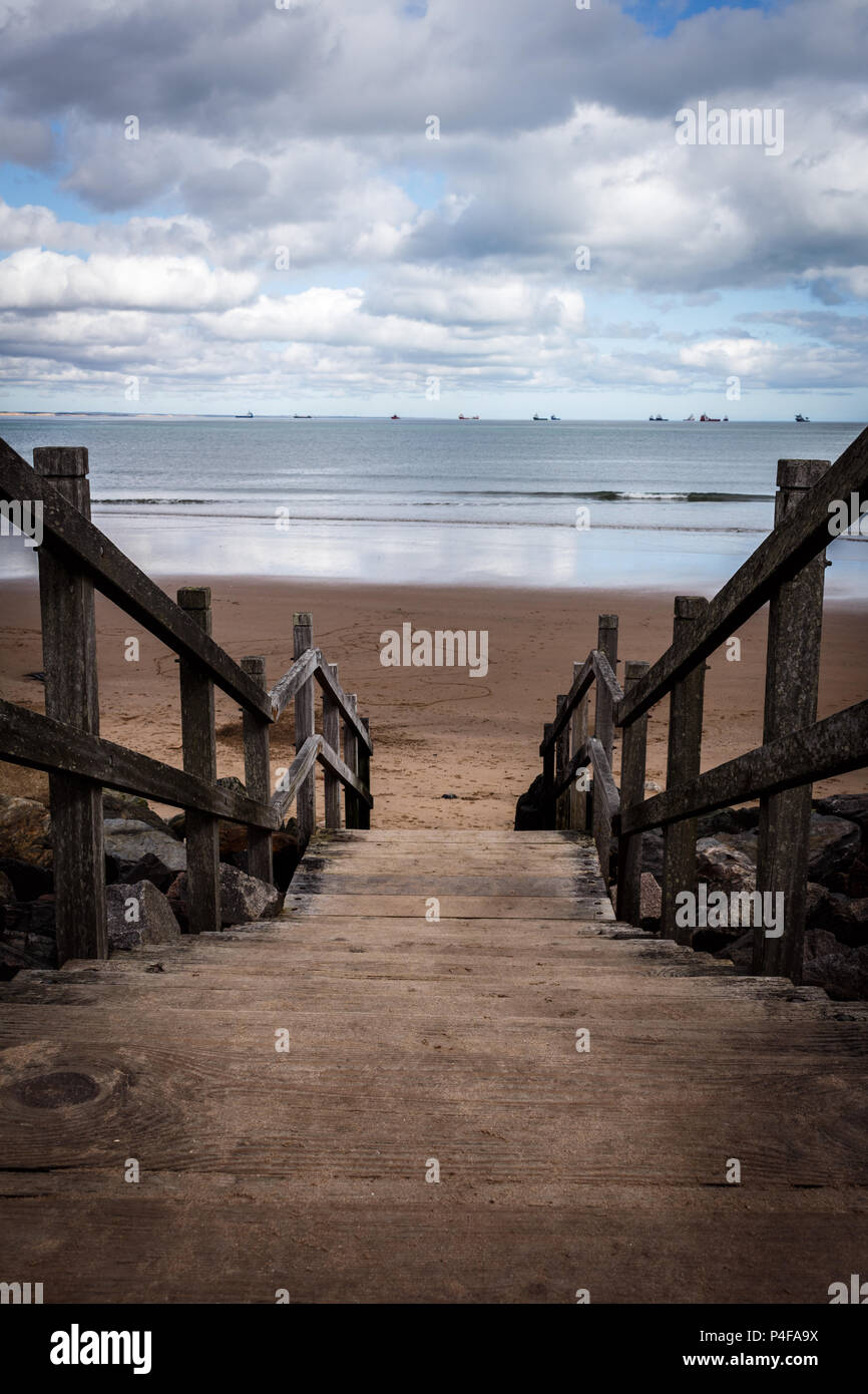 Le scale fino alla spiaggia Foto Stock