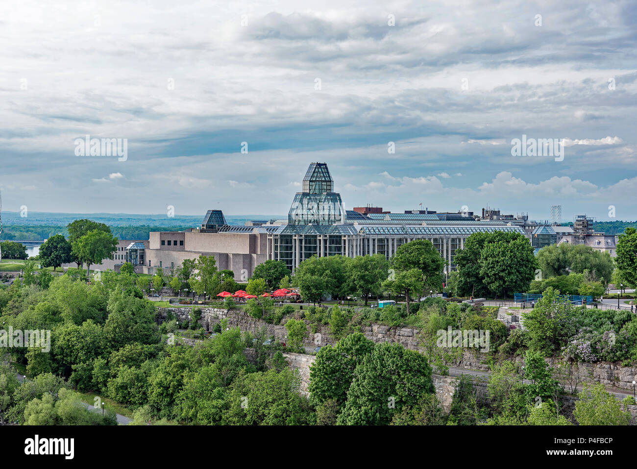 Foto della Galleria Nazionale del Canada in Ottawa, Ontario preso da dietro gli edifici del Parlamento. Foto Stock