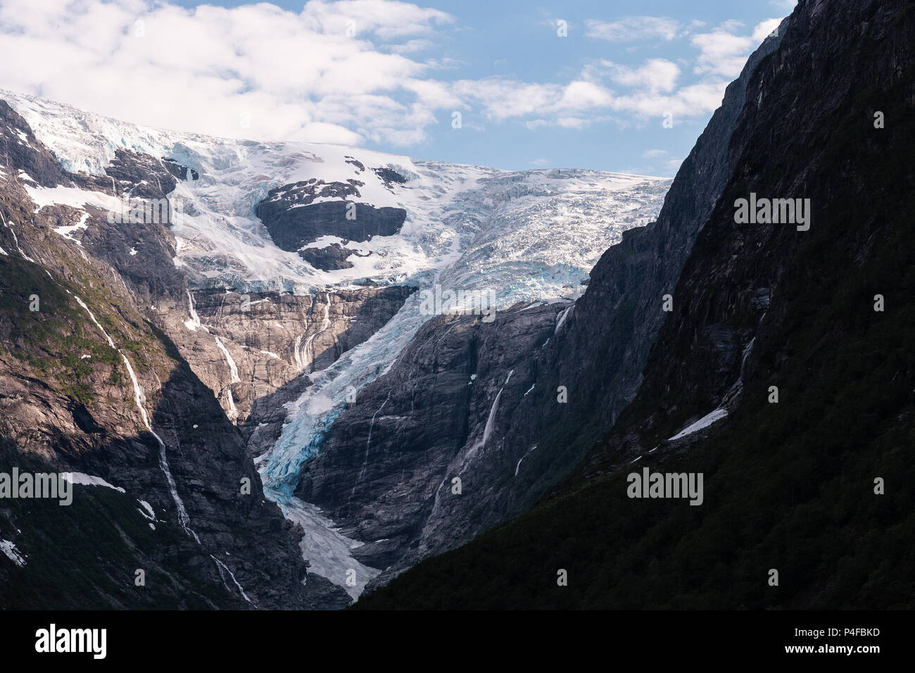 Kjenndalsbreen, in Loen Stryn comune,Nordfjord, Norvegia un ramo di Jostedalsbreen è il più grande ghiacciaio in Europa Foto Stock