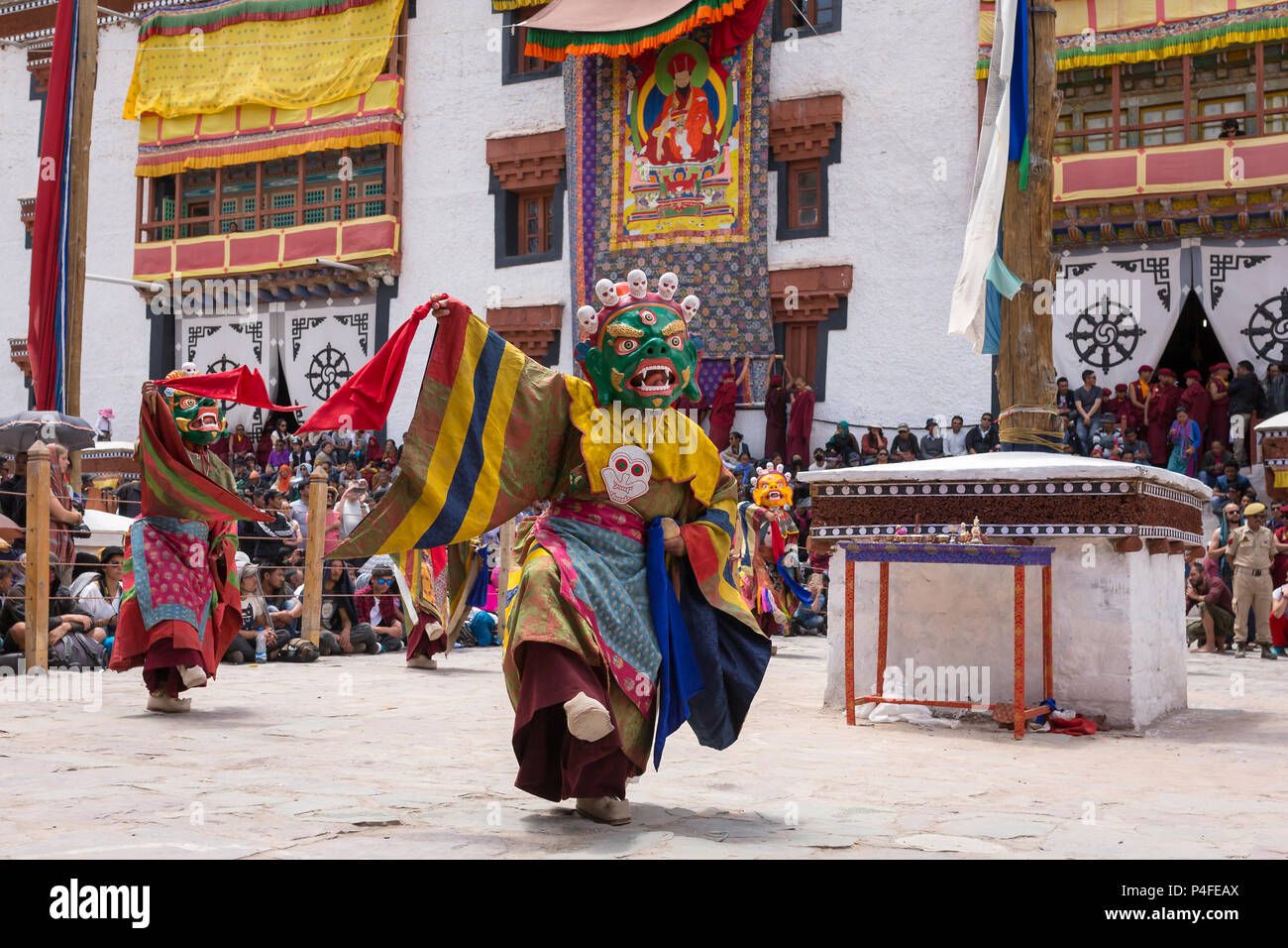 Ladakh, India - Luglio 4, 2017: Hemis Tsechu, un tantrico cerimonia buddista al monastero di Hemis, con maschera tantrico dancing/Cham danza eseguita dal monaco Foto Stock