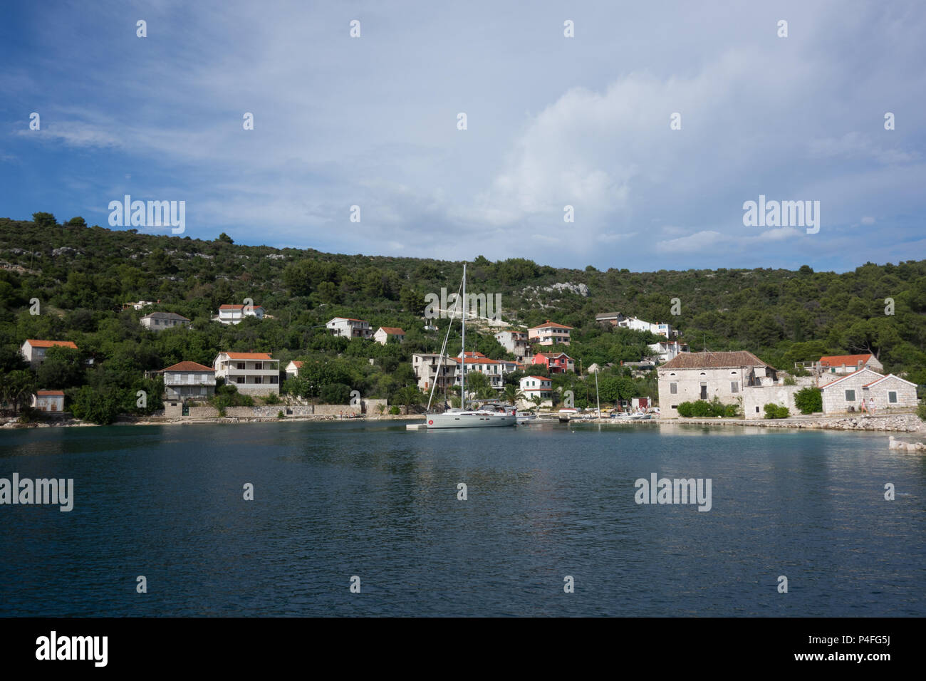 Vista del porto di Drvenik Veli, Croazia Foto Stock
