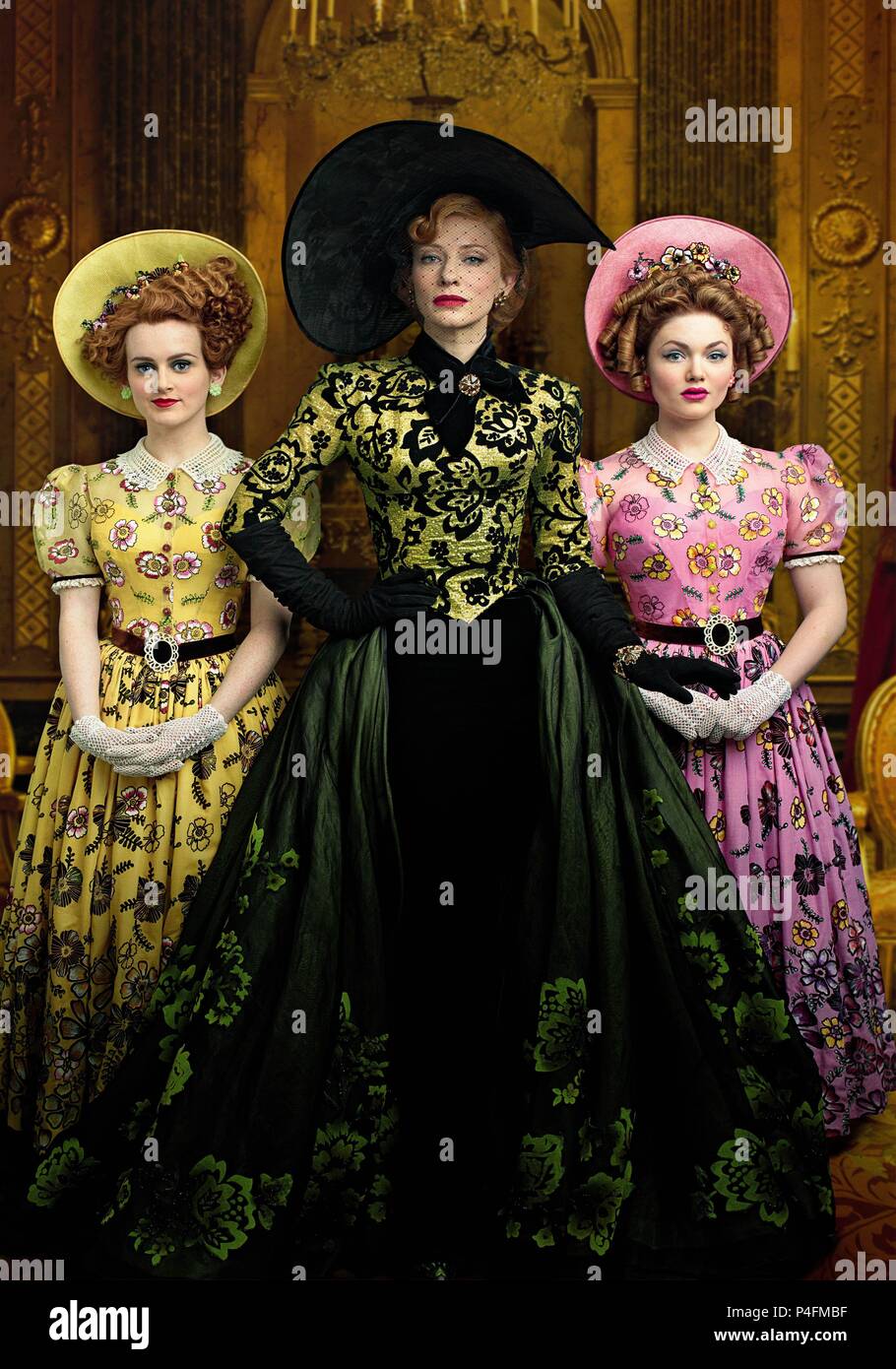 Pellicola originale titolo: Cenerentola. Titolo inglese: Cenerentola. Regista: Kenneth Branagh. Anno: 2015. Stelle: CATE BLANCHETT; HOLLIDAY GRAINGER; SOPHIE MCSHERA. Credito: WALT DISNEY PRODUCTIONS / Album Foto Stock