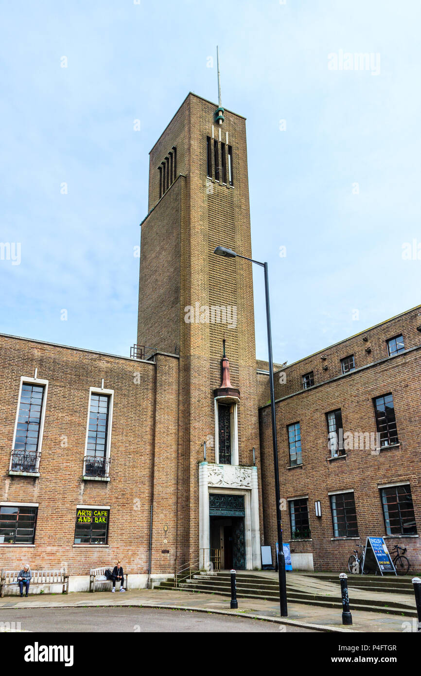 Il municipio di Hornsey, progettato in stile modernista da Reginald Uren e costruito nel 1935, ora sede di Crouch End, Londra, Regno Unito. Foto Stock