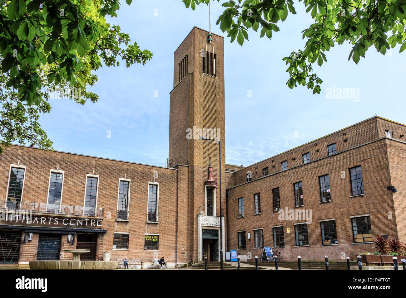 Il municipio di Hornsey, progettato in stile modernista da Reginald Uren e costruito nel 1935, ora sede di Crouch End, Londra, Regno Unito. Foto Stock