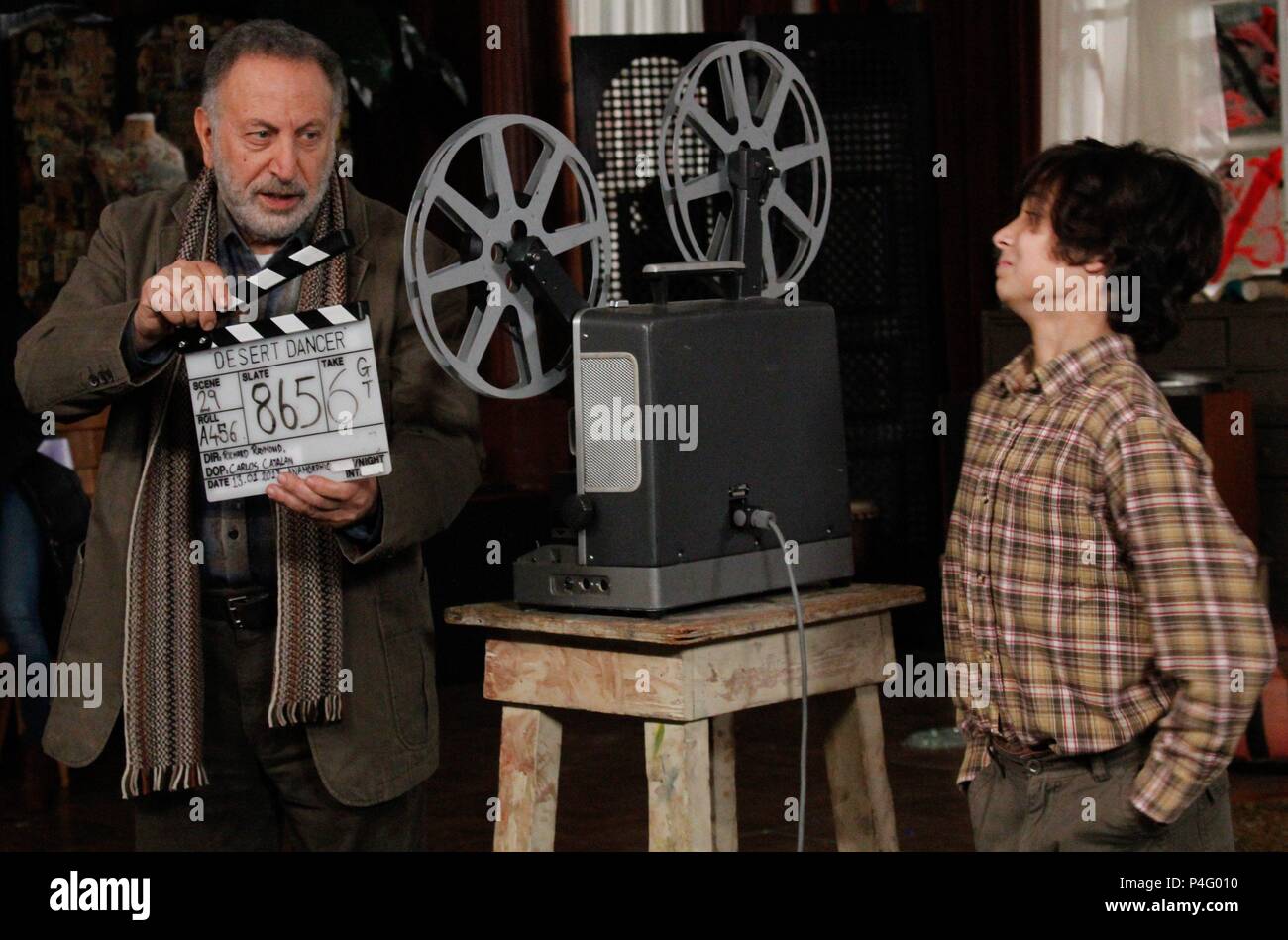 Pellicola originale titolo: Deserto ballerino. Titolo inglese: Deserto ballerino. Regista: RICHARD RAYMOND. Anno: 2014. Stelle: MAKRAM KHOURY. Credito: CROSSDAY PROD/testa film MARCIA/LIPSYNC PRO/13 MAGGIO/MAROCCO FIL / Album Foto Stock